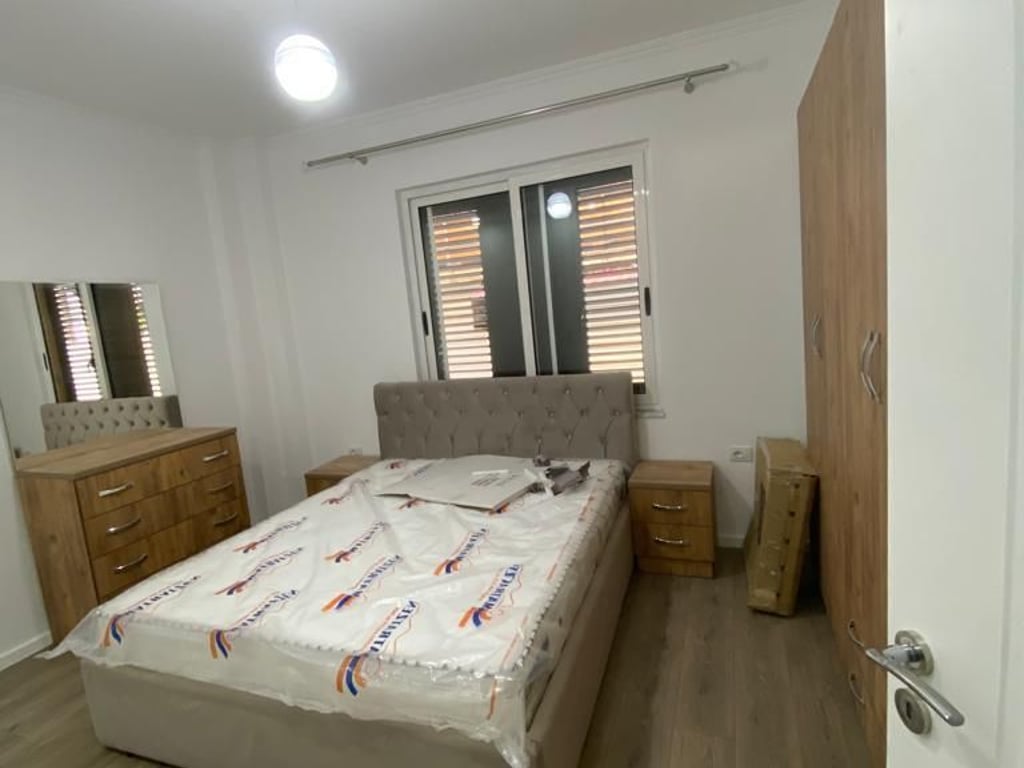 An apartment 1+1 is for rent, near the Municipality Overpass (Kodra e Diellit) next to Aldi market for 450,000 lek.