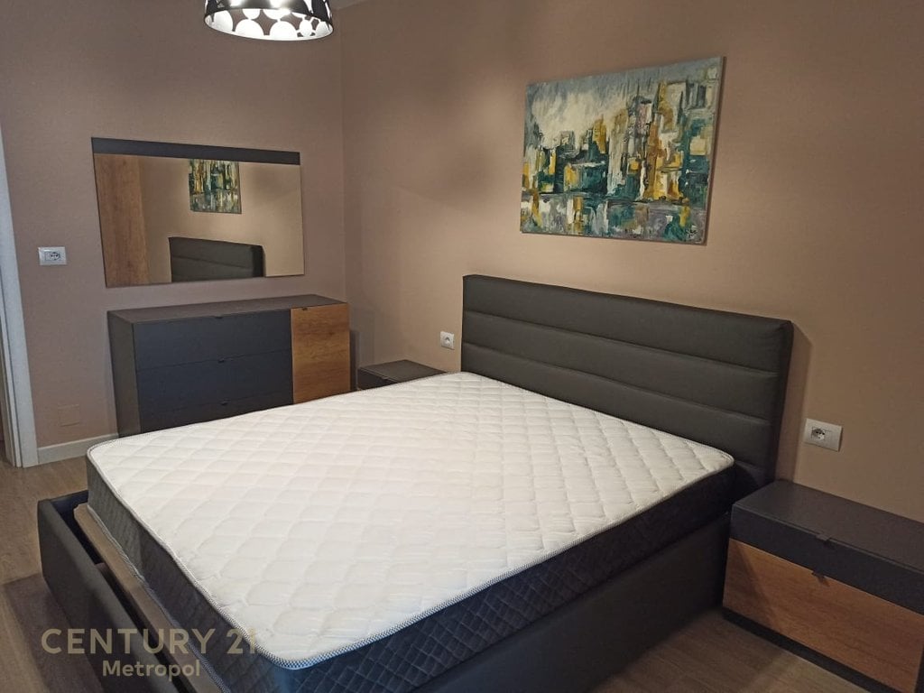 Vendesi appartamento 1+1 vicino al Centro Globe.