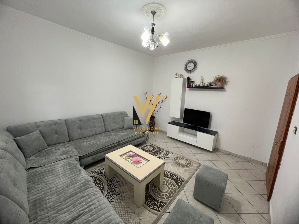 AFFITTASI INGRESSO 2+1+BLK A SHKOZE 40.000 LEK