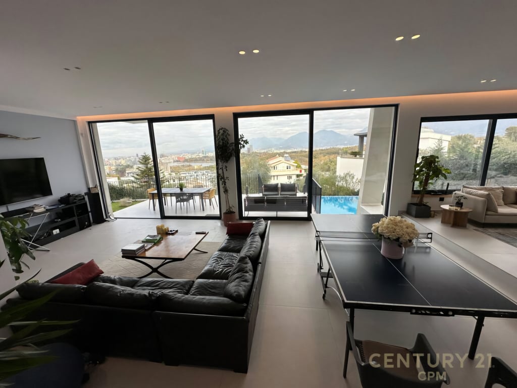 VILLA CON PISCINA IN AFFITTO VICINO AL LAGO ASCIUTTO