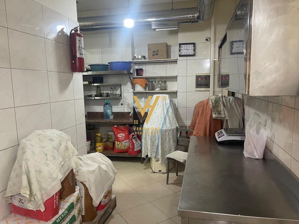 JEPET DYQAN 53M2 ME QERA TEK HARRY FULTZ 1.800 EURO