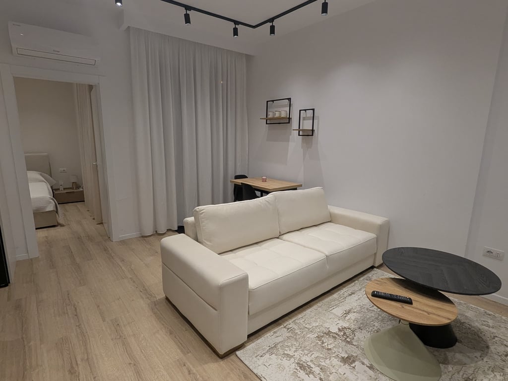 1+1, furnished, at the botanical garden, 500 euros.