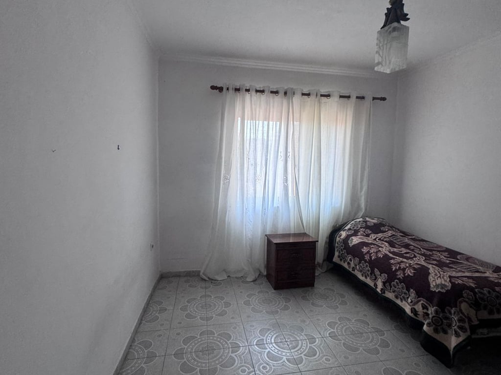 Affittasi Appartamento 2+1; ex Ristorante Durresi via Memo Meto Prezzo: 450 mila lekë