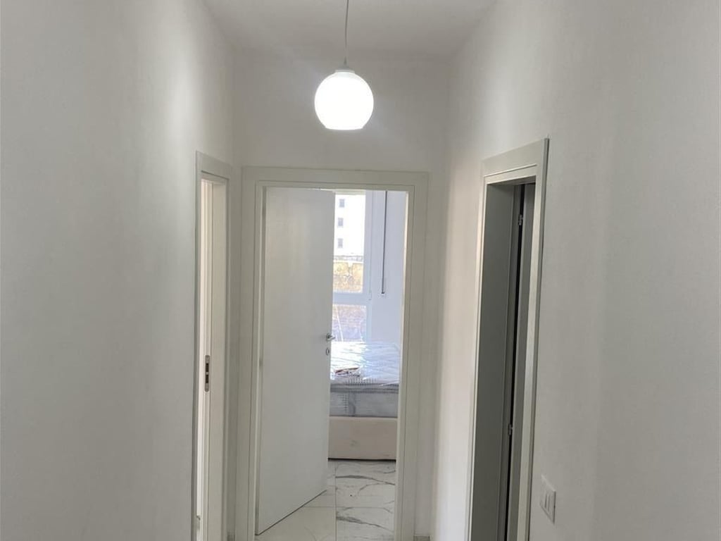 Affittasi appartamento 1+1 con posto auto, ex Mercato Elettrico (Alb-Millenium) 550 euro.