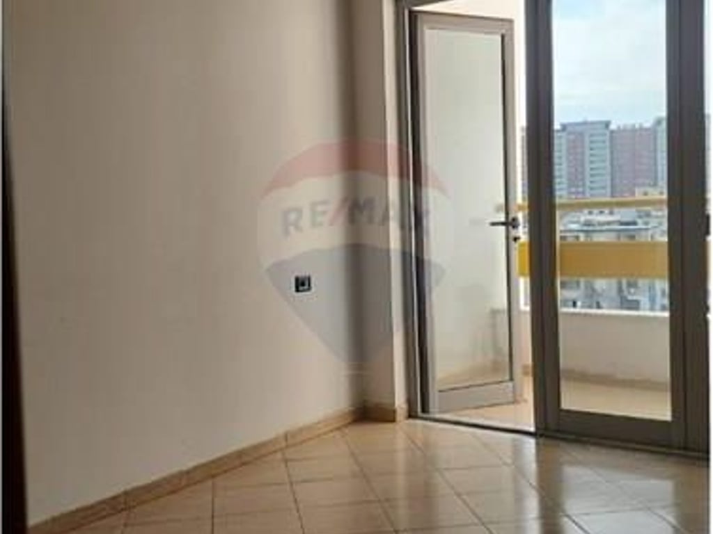 Apartament 2+1 me qira tek Pallati me Shigjeta, perballe Delijorgjit.