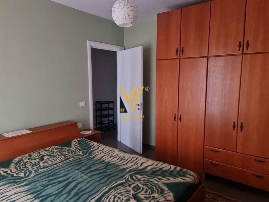 2+1 apartment for rent in Komuna e Parisit, 650 euros.