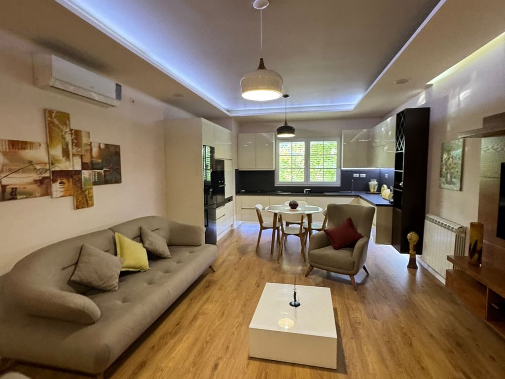 JEPET ME QIRA APARTMENT 2+1+2 TUALETE +2 BALLKONE, PRANE SPITALIT NENE TEREZA, TIRANE