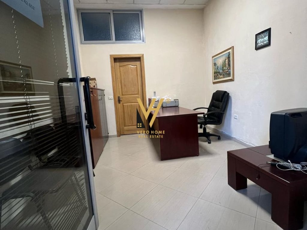 OFFICE 18 M2 FOR RENT AT THE OLD EXHIBITION FOR 30,000 LEK.
