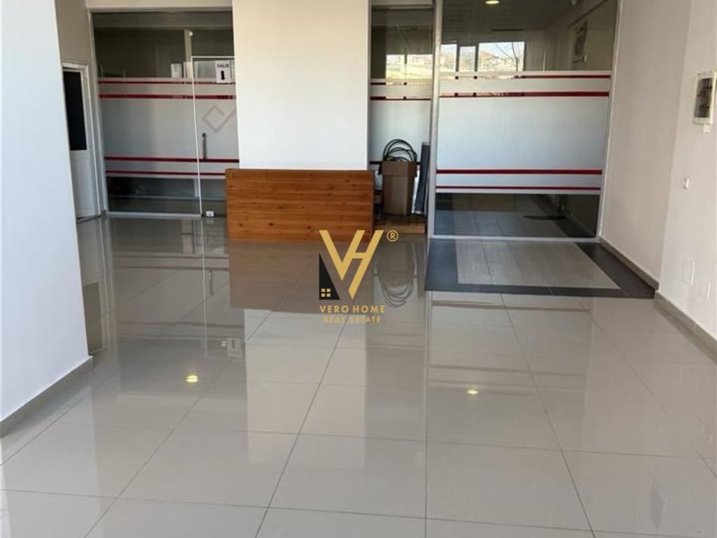 JEPET AMBIENT 180 M2 ME QERA NE PASKUQAN 700 EURO