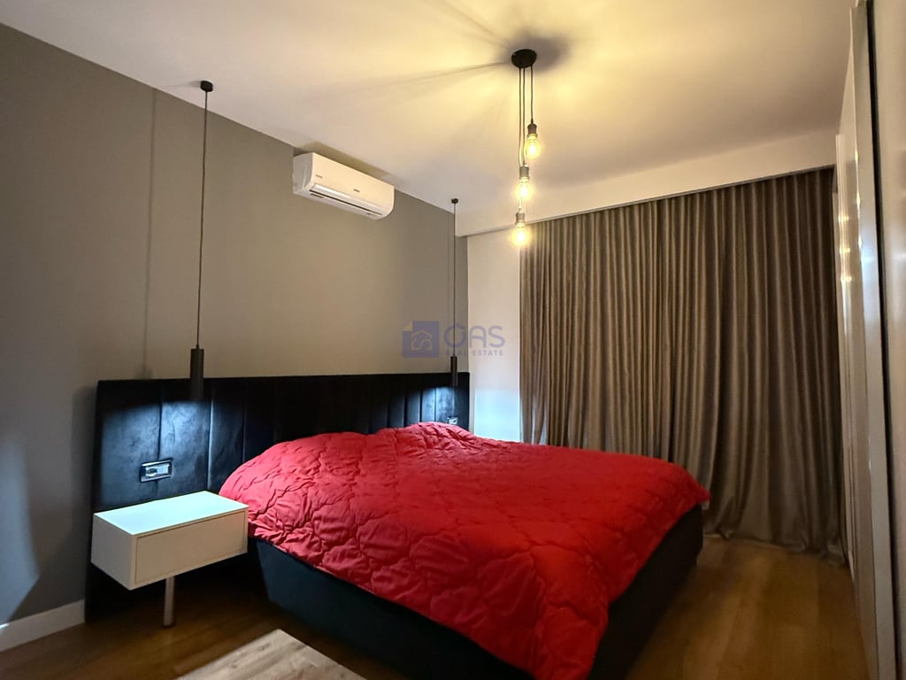 A 1+1 apartment is for rent in Komuna Paris for 700 euros.