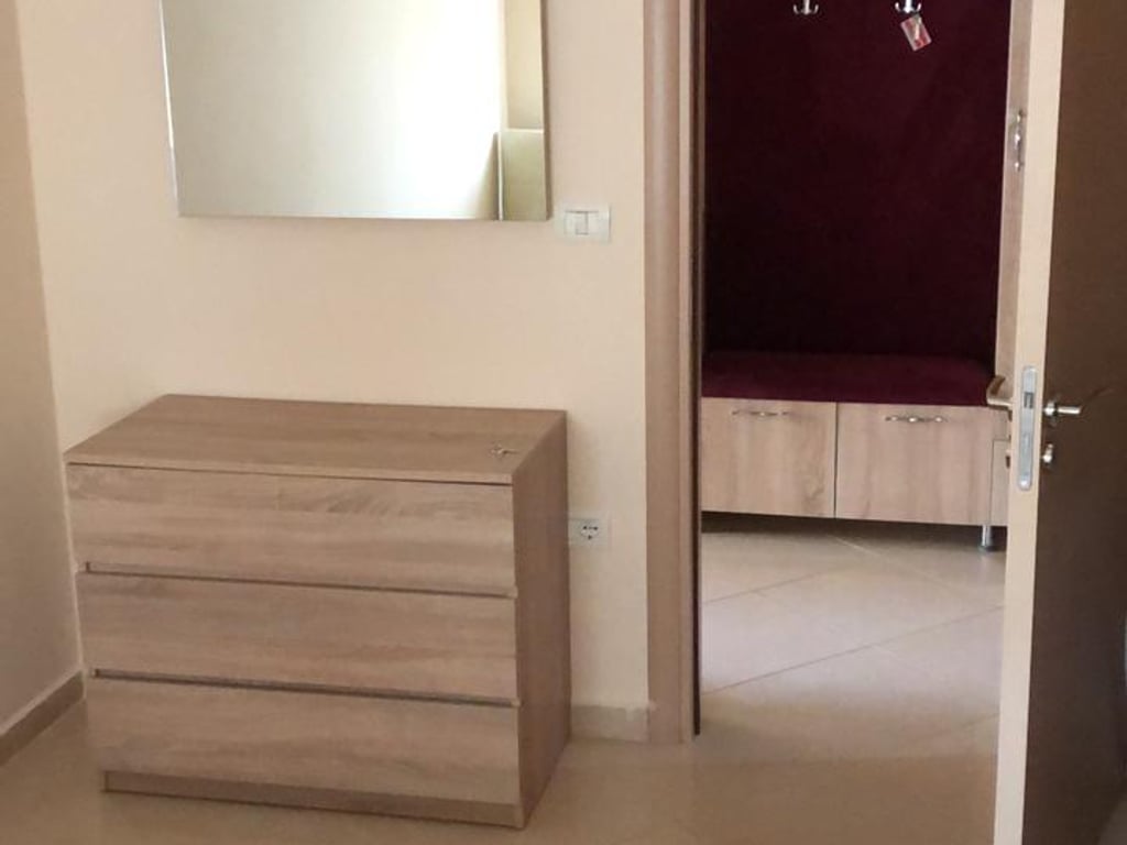 Apartament me Qera 2+1 Tek Komuna e Parisit ( ID B2201307) Tirane