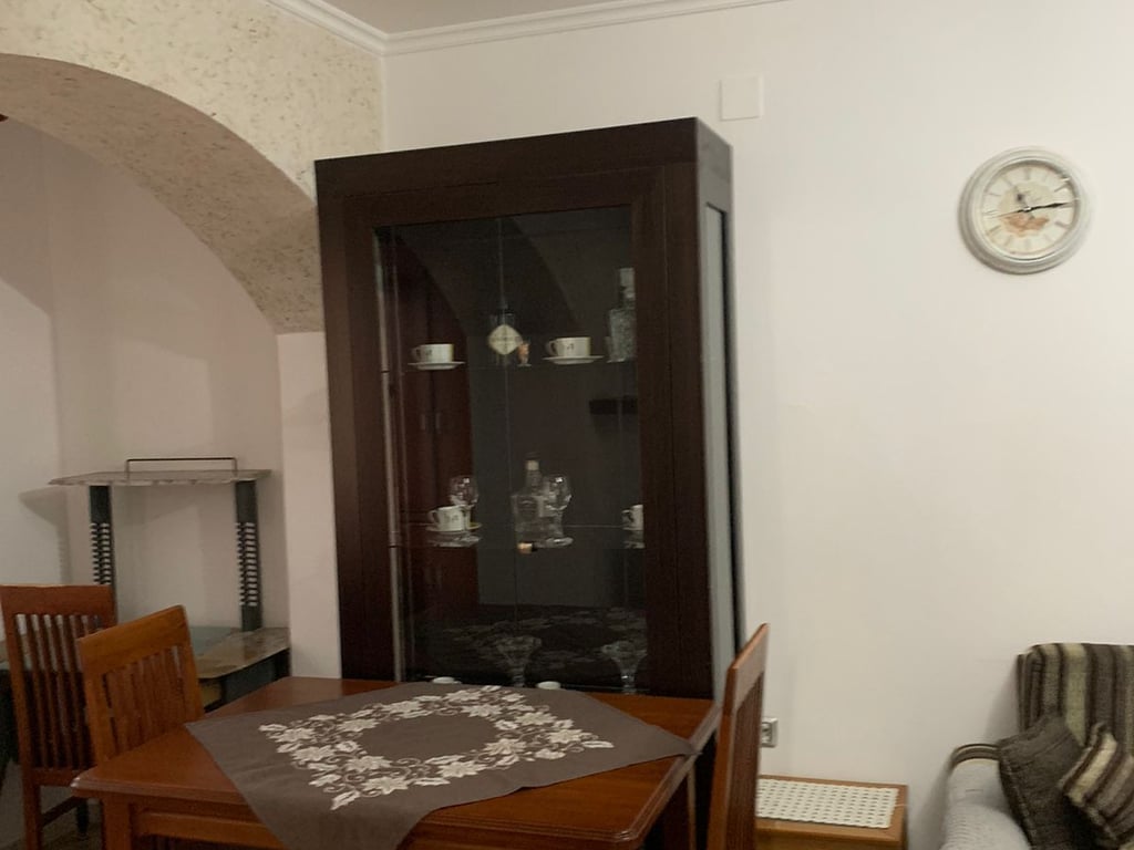 Affittasi appartamento 3+1, Xhamllik presso Piazza Shtraus 500 euro