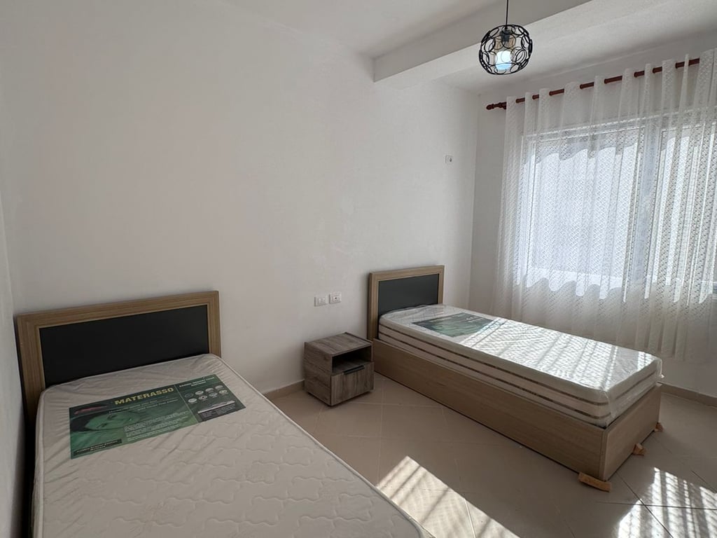 Affittasi appartamento 2+1, Fresk vicino all'Hotel Gaxherri Prezzo: 350 mila lekë