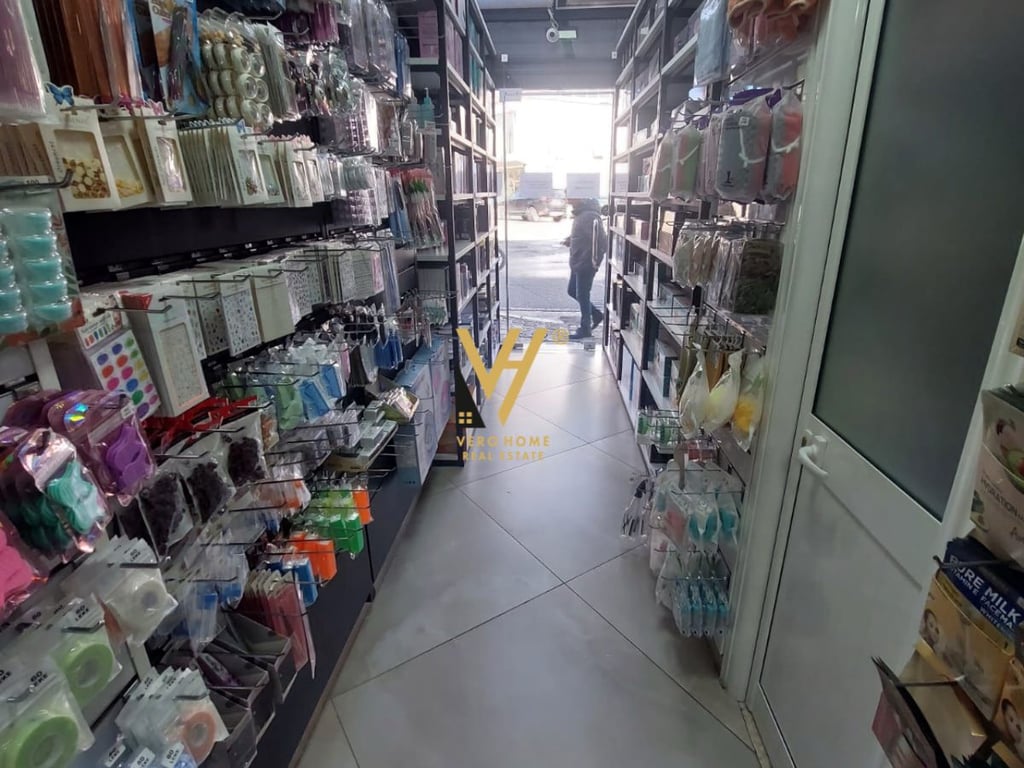 SHOP FOR RENT 50 M2 ON DIBRA STREET 1,200 EURO