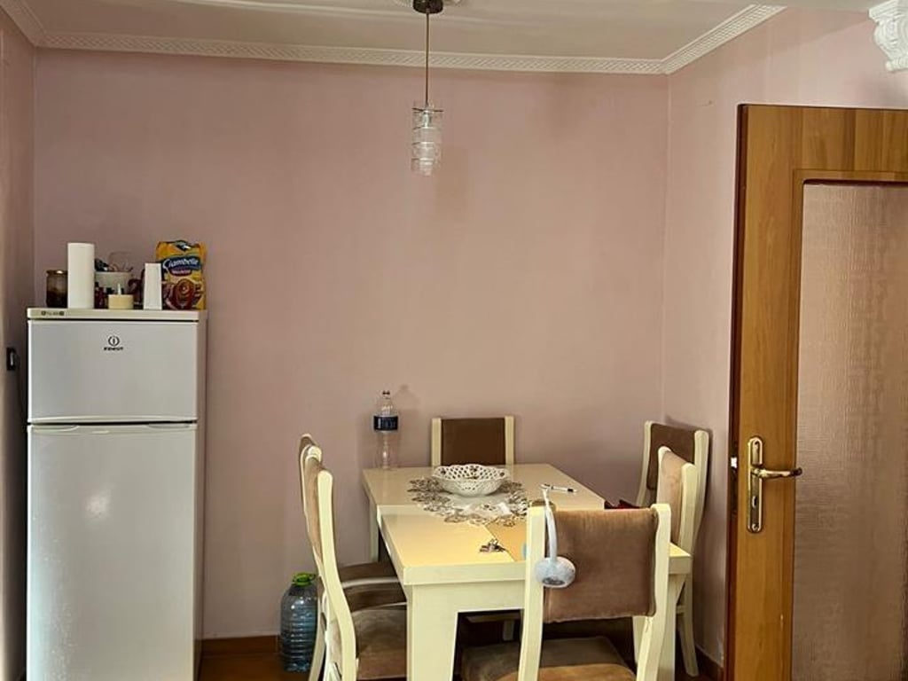 1+1 for rent in Ali Dem, near the School of Freedom.