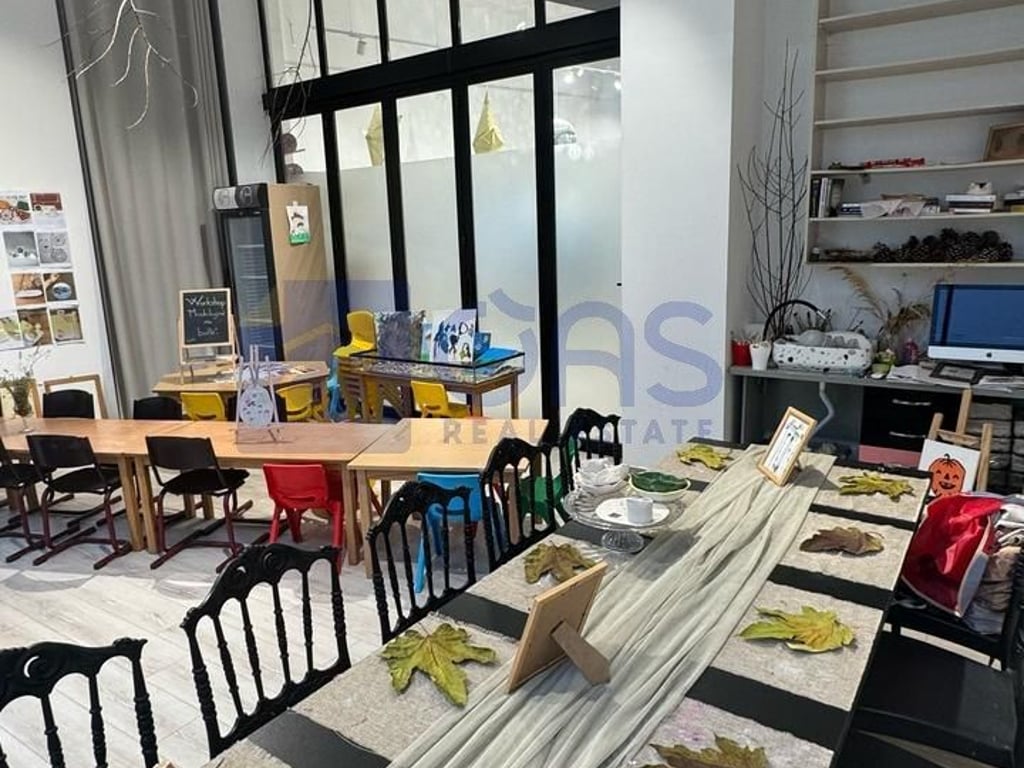 Commercial space for rent – suitable for entertainment and cultural activities.