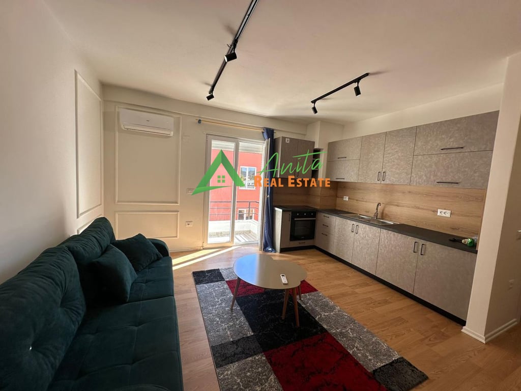 Selite ofrojme per qira apartament 1+1 te pa banuar me pare