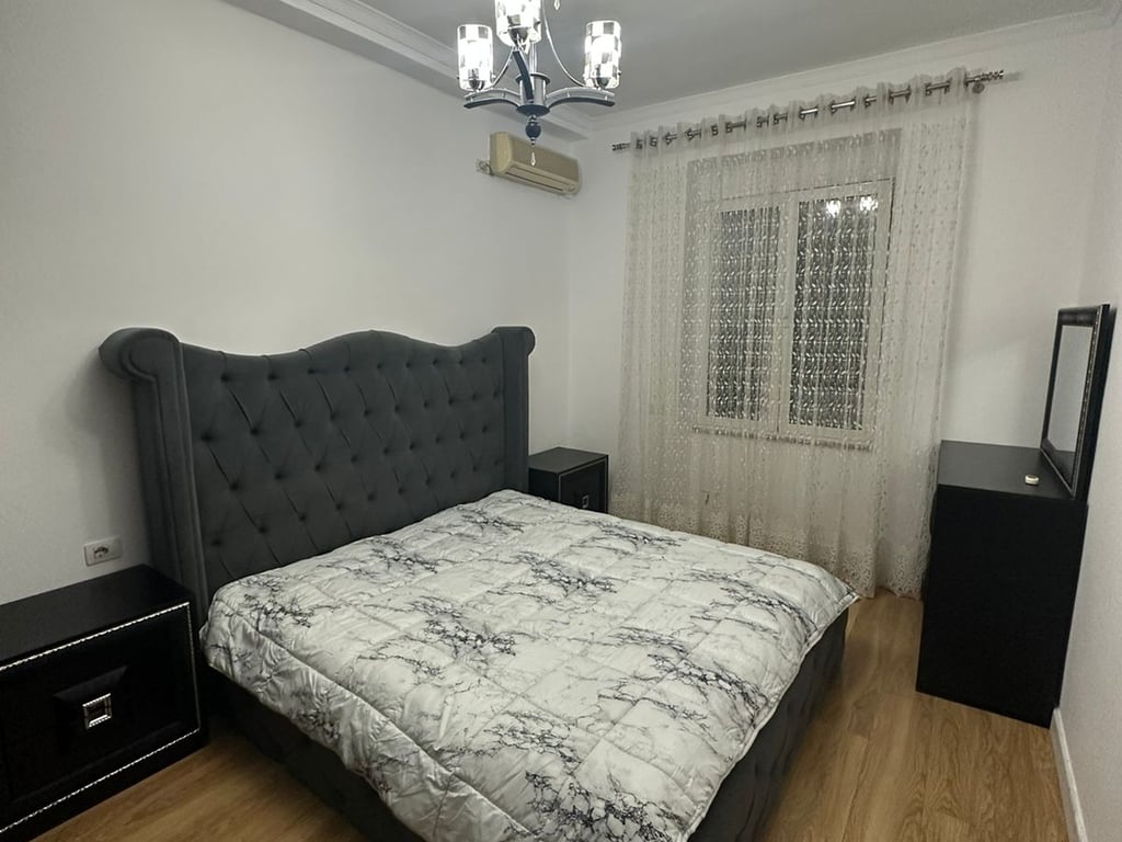 Ofrojme per qira apart 2+1 te Shallvaret prane Fushave te Tenisit