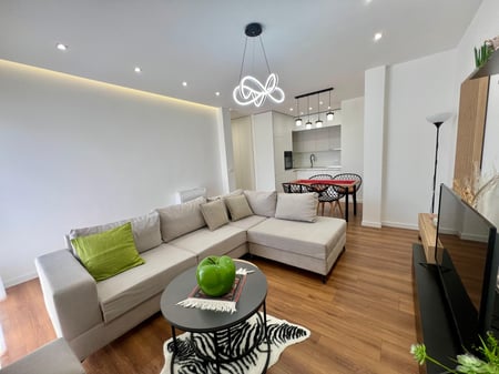 Affitto, Appartamento 2+1+Bagni "Pazari i Ri", Tirana.