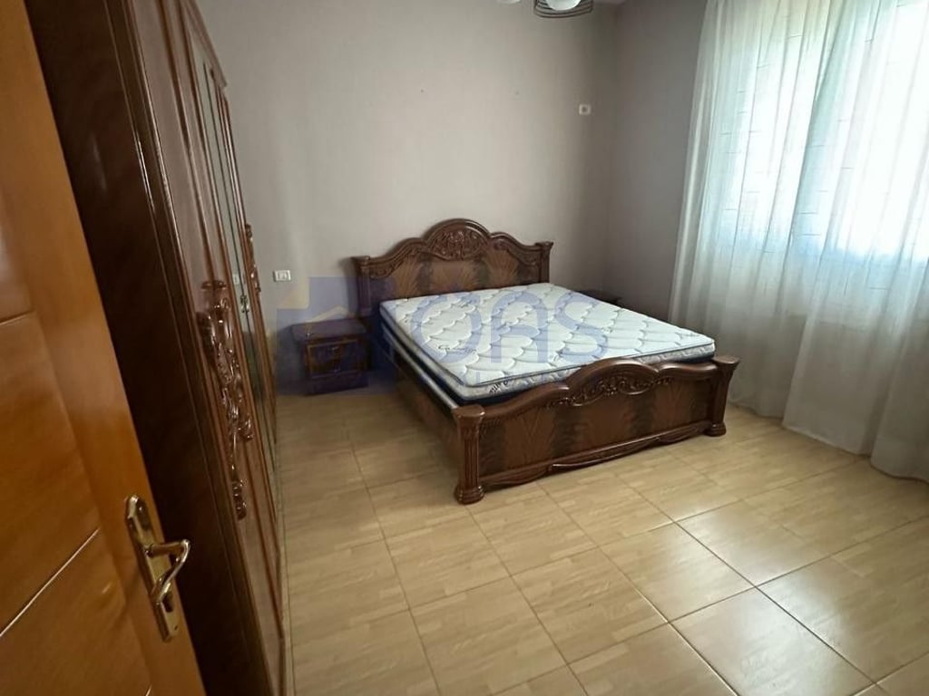 Apartment 3+1 for rent at Siri Kodra 650 euros.