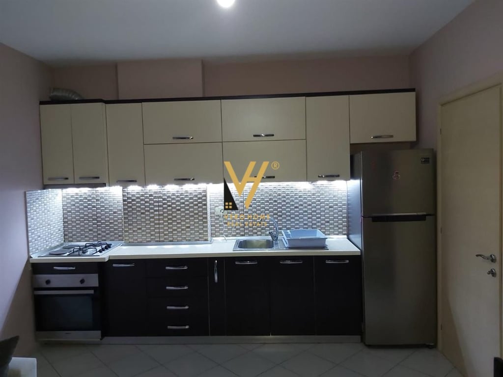 JEPET APARTAMENT 2+1+BLK ME QERA NE ASTIR 450 EURO