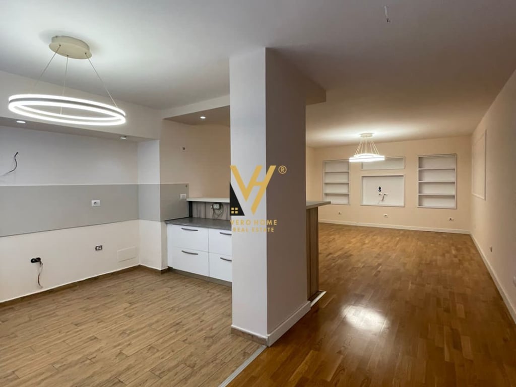 JEPET ZYRE 145 M2 ME QERA TE KOPSHTI ZOOLOGJIK 950 EURO