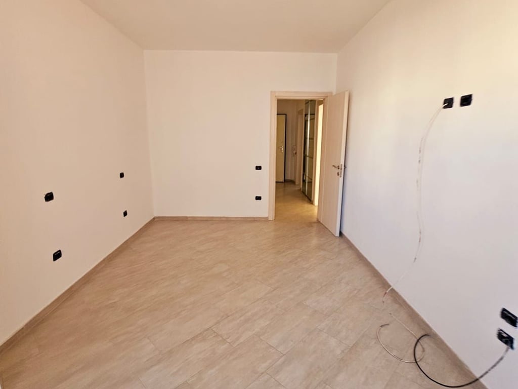 SHITET SUPER APARTAMENT 2+1+2  PRANE PALLATIT TE SPORTIT 