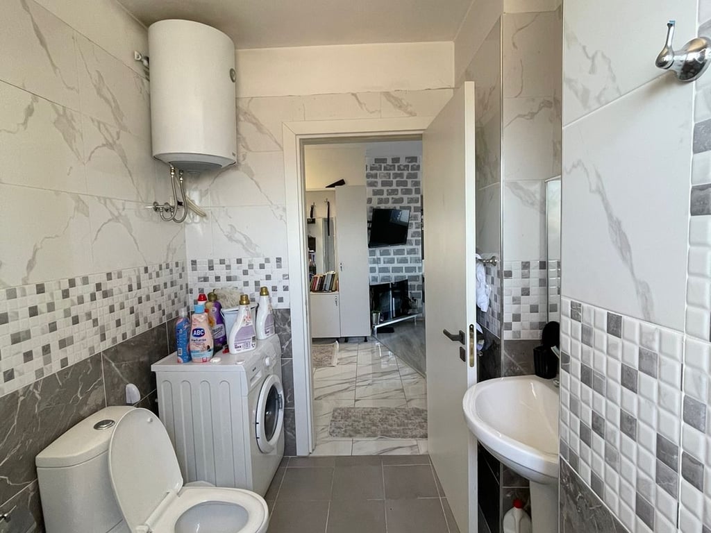 SHITET APARTAMENT  2+1+ VERANDE, ISH DOGANA, TIRANE