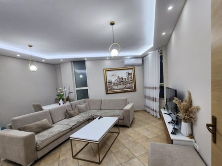 Shitet Apartament 1+1 në Shkoze ..
