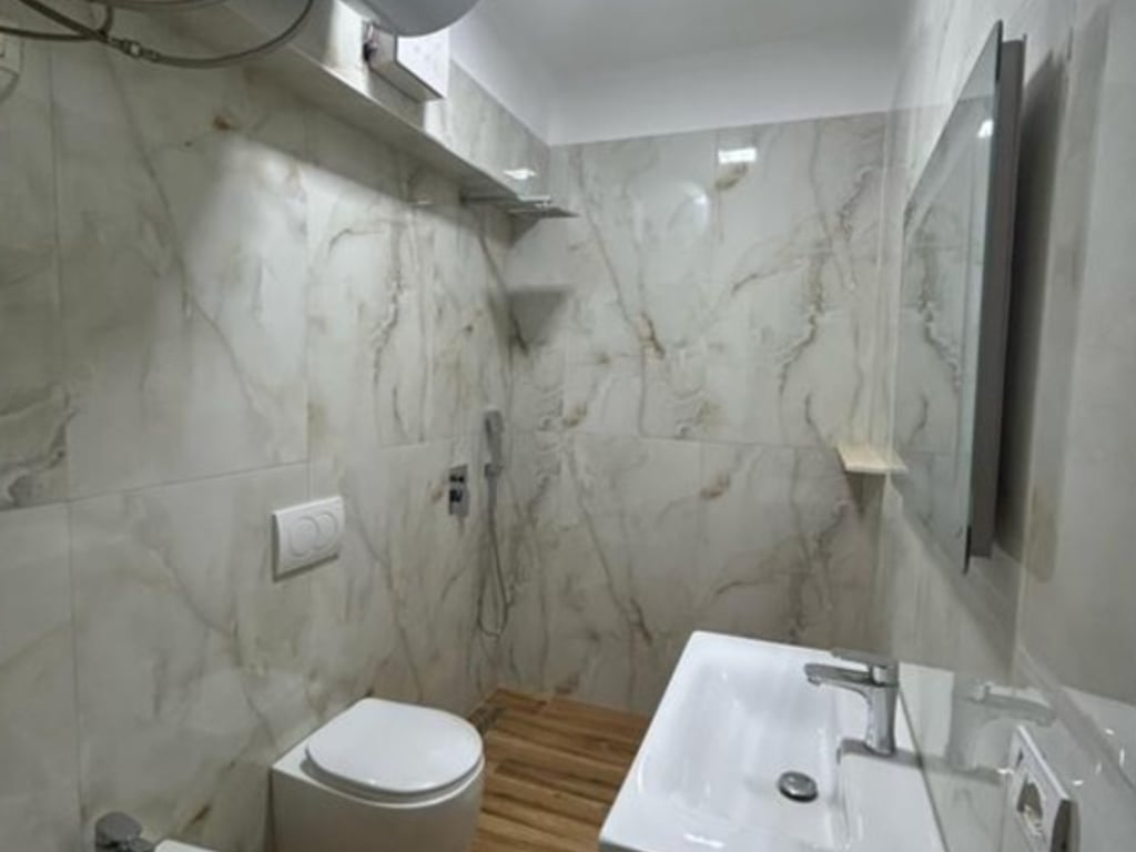 ✨ Zyrë me Qira në Rrugën e Elbasanit – 60 m²