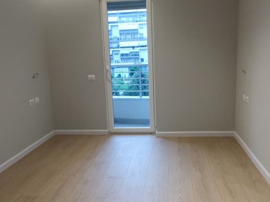 🏢 *Zyrë me Qira – Komuna e Parisit*