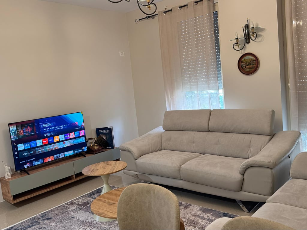 Jepet me qera 2+1+2 te Liqeni i Thate