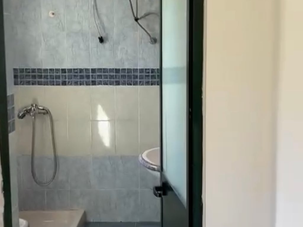 si affitta una casa indipendente con giardino a Fresk, vicino alla funivia, supermercato Bora.