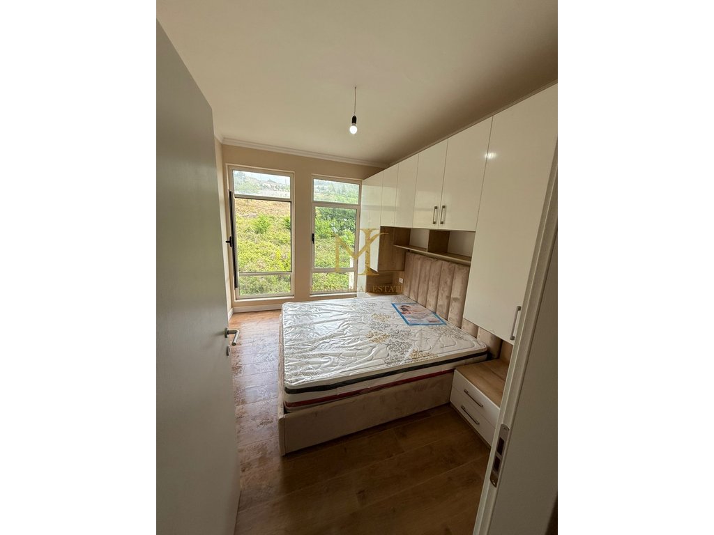 Vendesi Appartamento 2+1+Garage, Scoglio di Kavaja!!