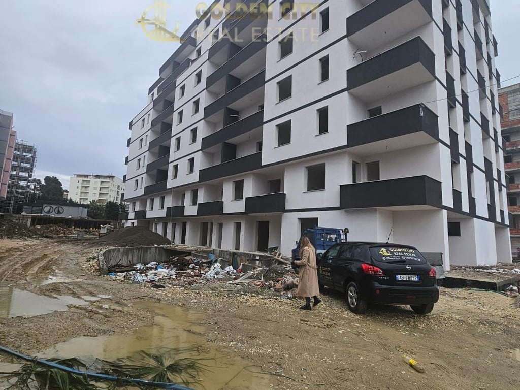 Shitet apartament 2+1+2 Golem