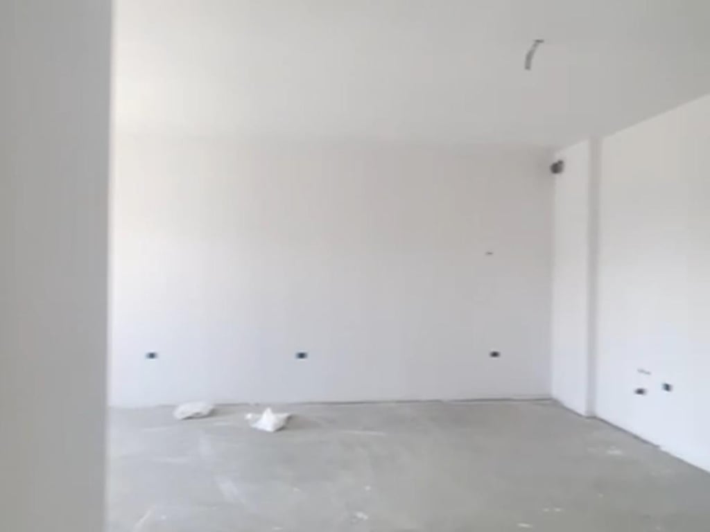 Vendesi appartamento 2+1+2 a Kamez.