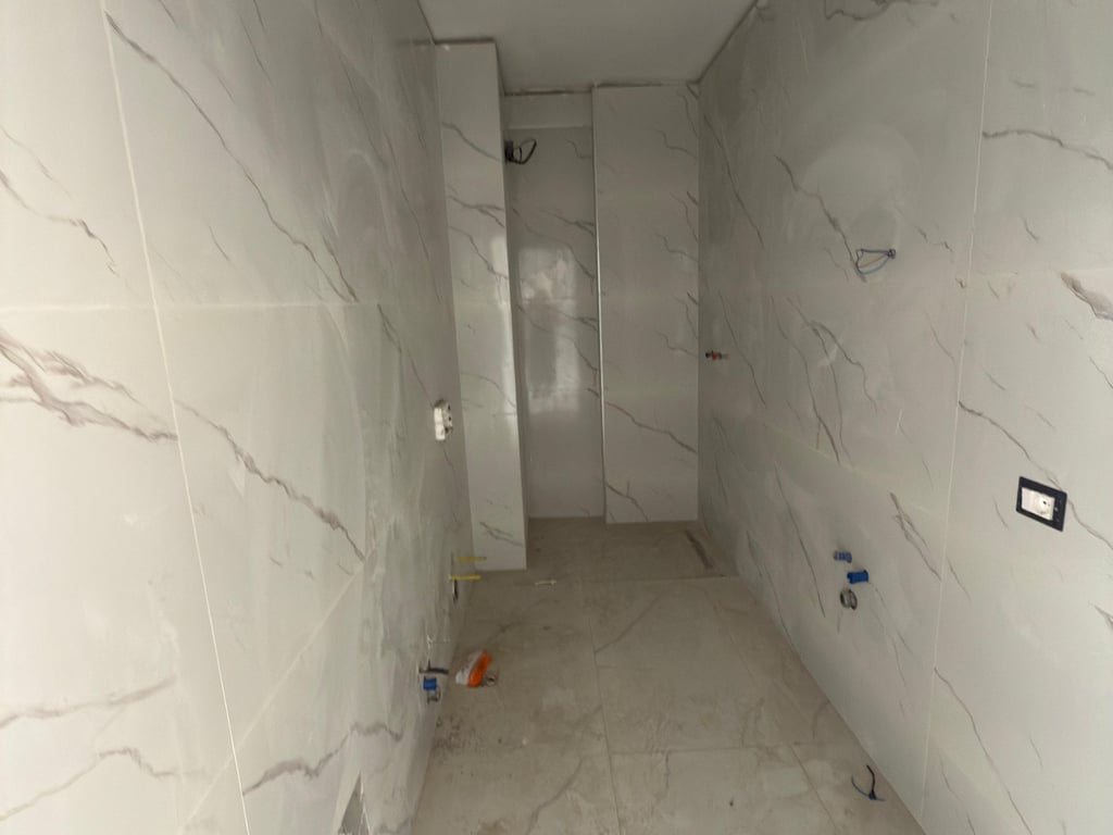 Vendesi appartamento 3+1+2+Balcone in Jordan Misja vicino al Bulevardit te Ri.