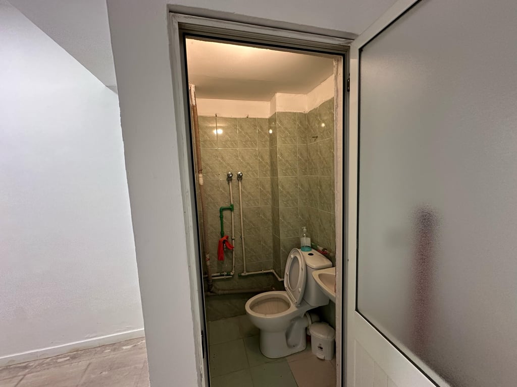 Affitto, Ambiente Commerciale, Piazza Wilson, Tirana.