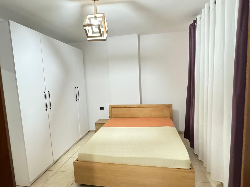 Affittasi appartamento 3+1+2, Astir vicino al Grand Hotel 500 euro.