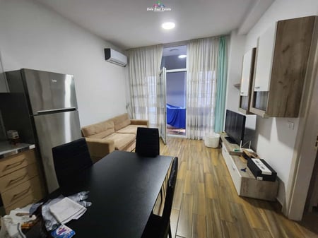 Apartament Me Qera 1+1 Tek Komuna e Parisit (ID B210119) Tirane.