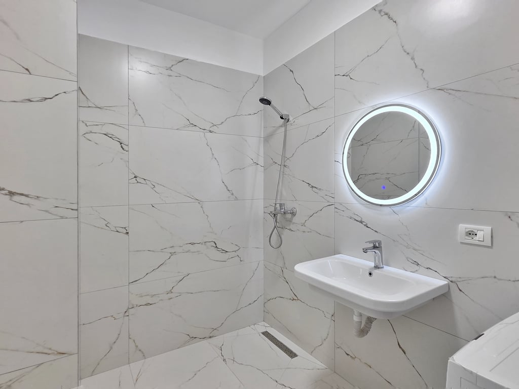 Apartament i bollshëm 1+1 tek ish tregu elektrik  .