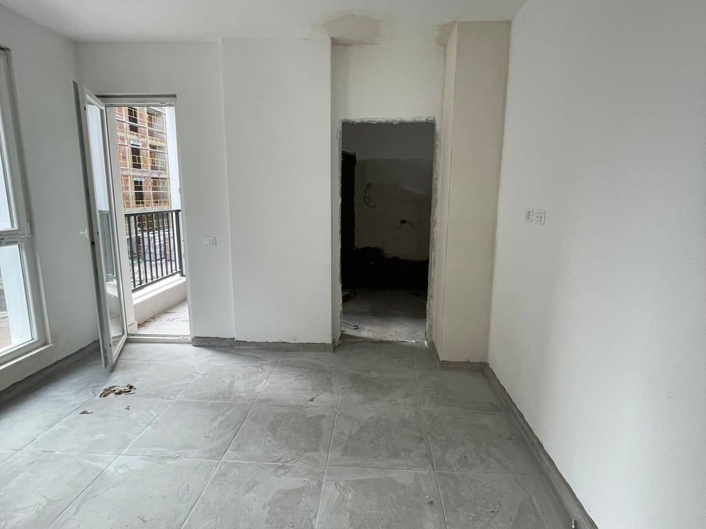 Vendesi appartamento 3+1+2 presso Univers City.