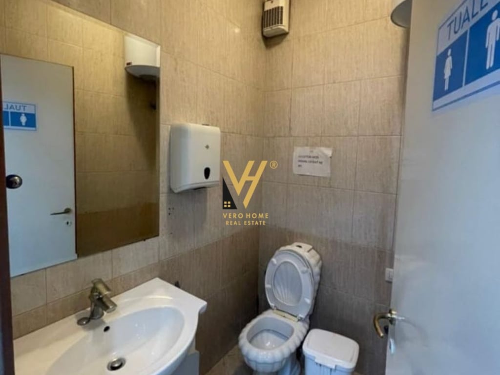 JEPET ZYRE 122 M2 ME QERA TE RRUGA ELBASANIT 1.300 EURO