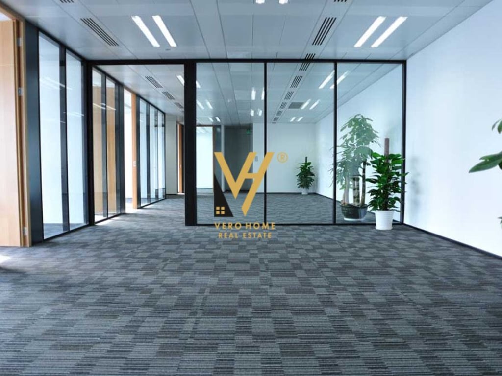 JEPET AMBIENT BIZNESI 170M2 ME QERA TE MYSLYM SHYRI 1.400 EURO