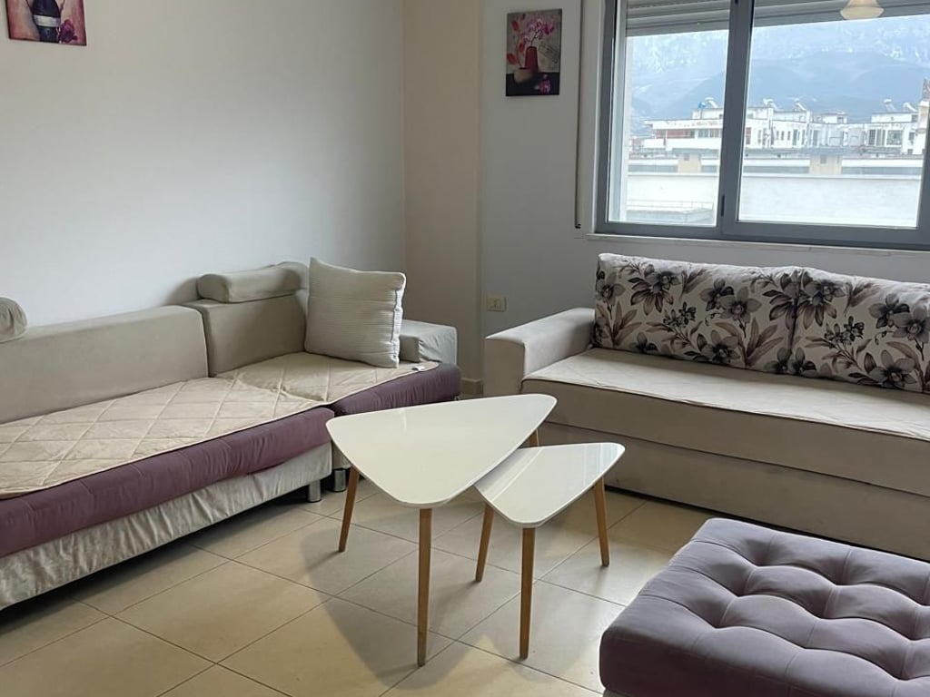 Jepet me qera apartament 2+1 ne 5 Maj 500 euro