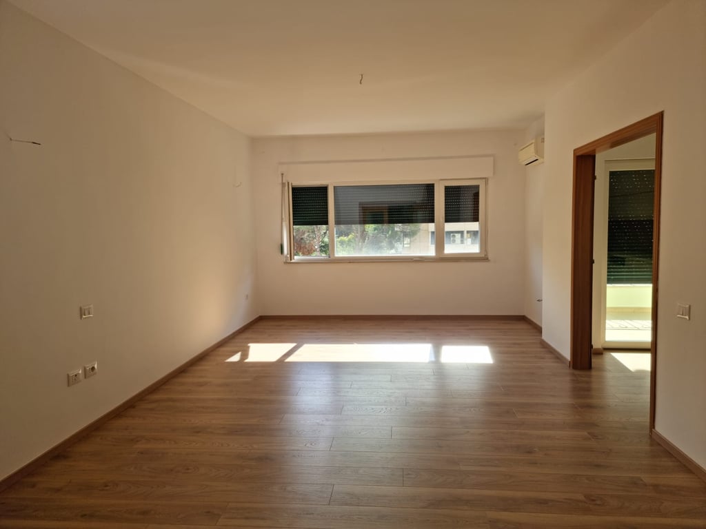 APARTAMET 2+1+2 TEK STADIUMI AIR ALBANIA PER QIRA