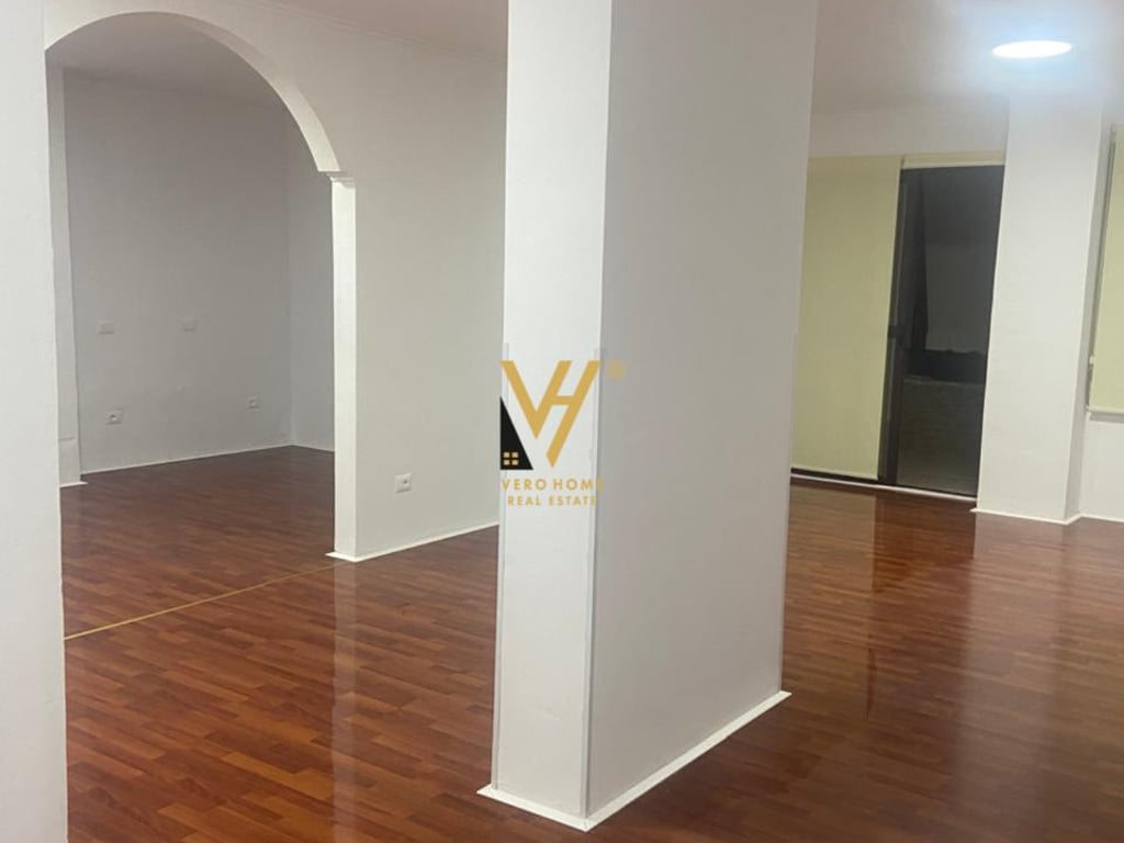 JEPET ZYRE 120 M2 ME QERA TE BLLOKU 1.500 EURO