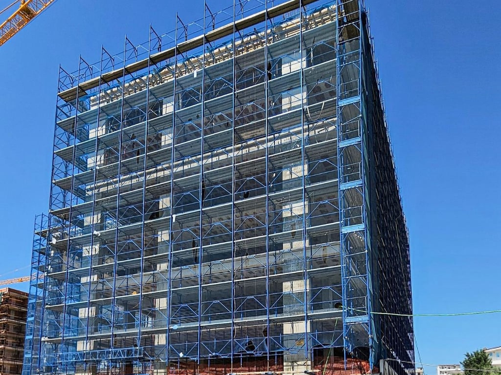 FOR SALE 2+1+2 APARTMENT IN RING SIDE RESIDENCE, TIRANA