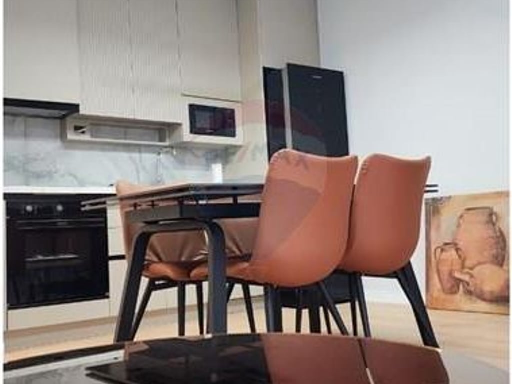 Apartament luxury prane Shkolles se Baletit, Tregu Elektrik.