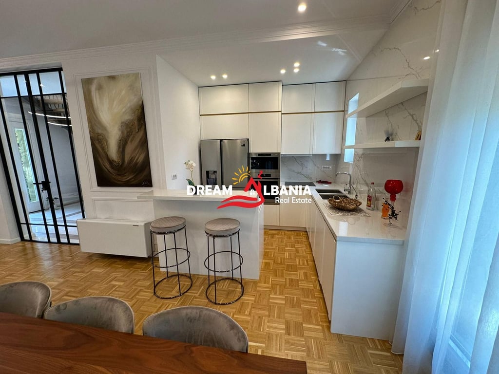 Jepet me qera vile 3 kateshe tek parku i Liqenit prane pallatit te Brigadave (ID 4251322)